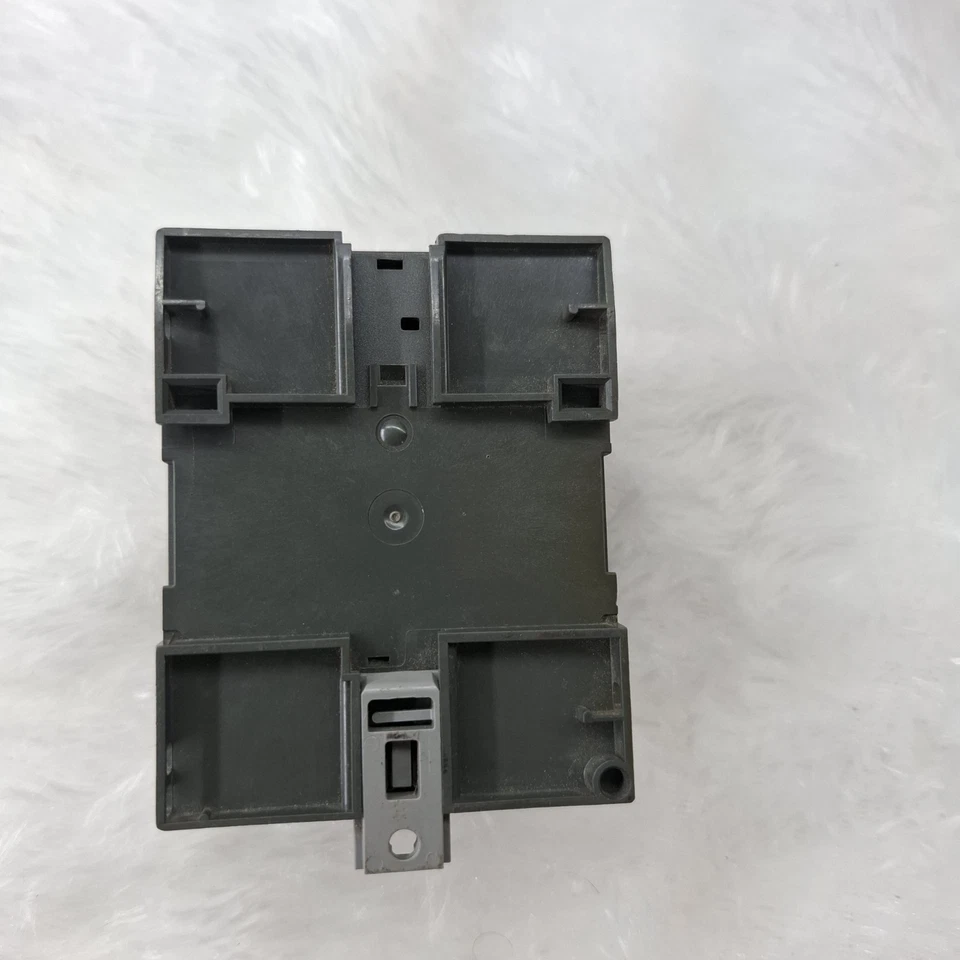 COSMETIC DAMAGED SIEMENS LOGO 12/24RC 6ED1052-1MD00-0BA6 12/24V DC